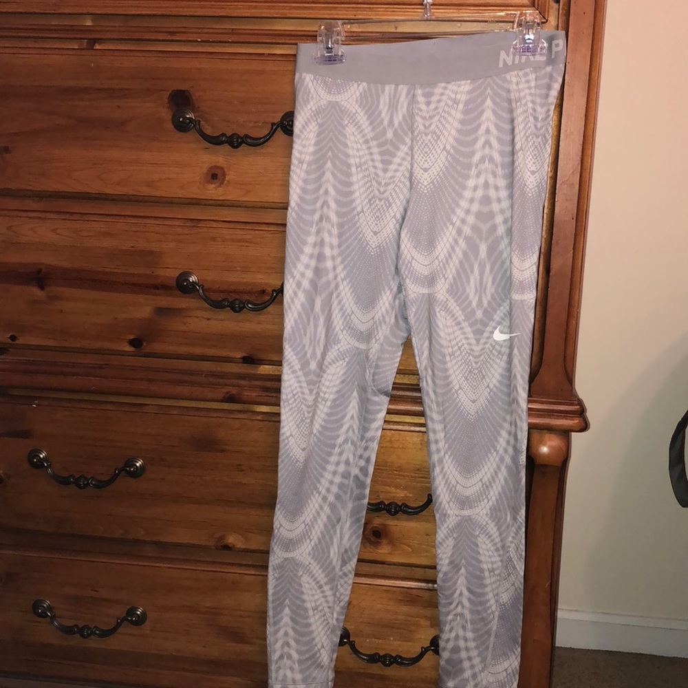 Nike pro athletic leggings